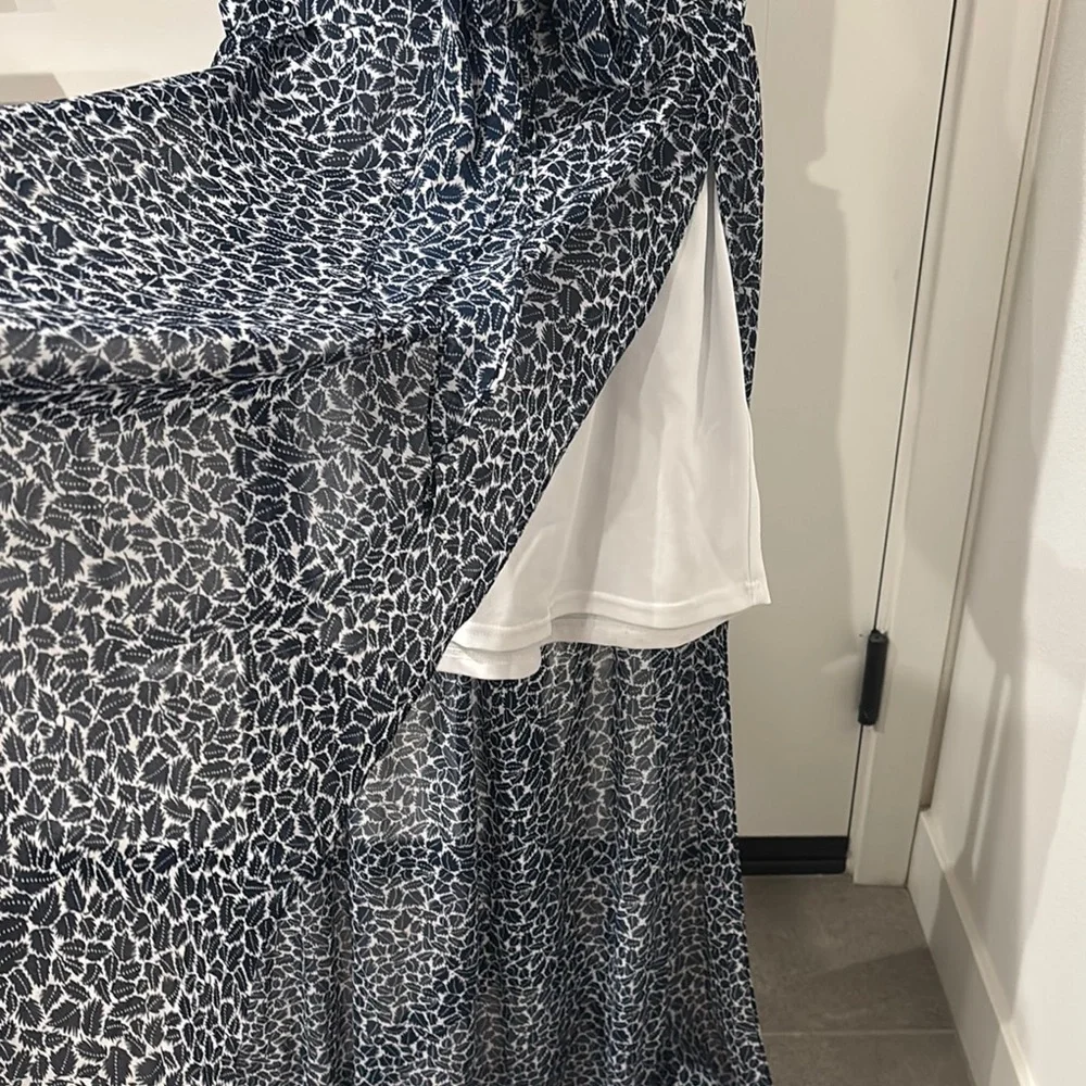 Elegant Blue Patterned Maxi Dress - Picture 4 of 6